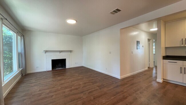 Foto del edificio - Large 6- Bedroom, 3-Bathroom home in San Luis Obispo