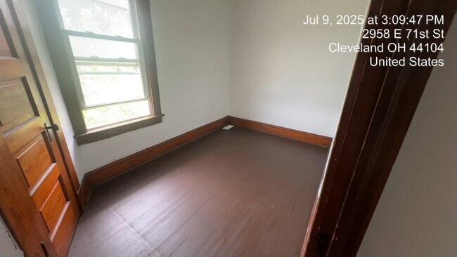 Building Photo - 2958 E 71st St