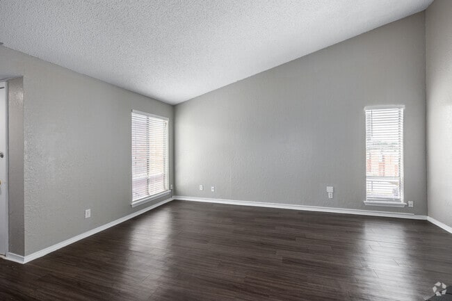 2BR, 2BA - 1225SF - Living Room - Belle Isle Terrace