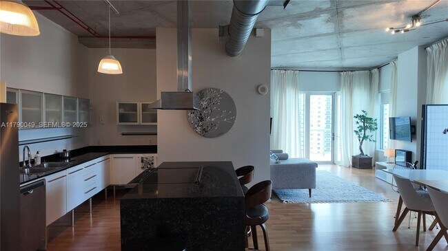 Foto del edificio - 10 SW South River Dr