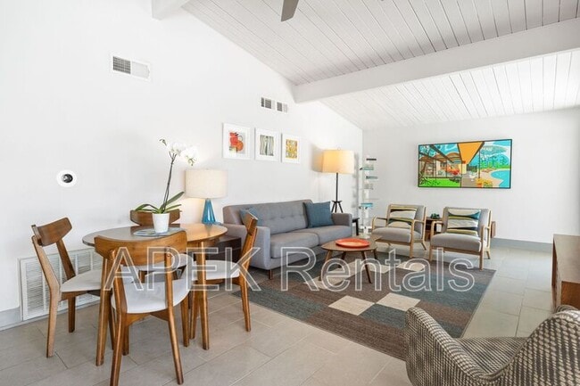 Foto del edificio - 915 E Racquet Club Rd