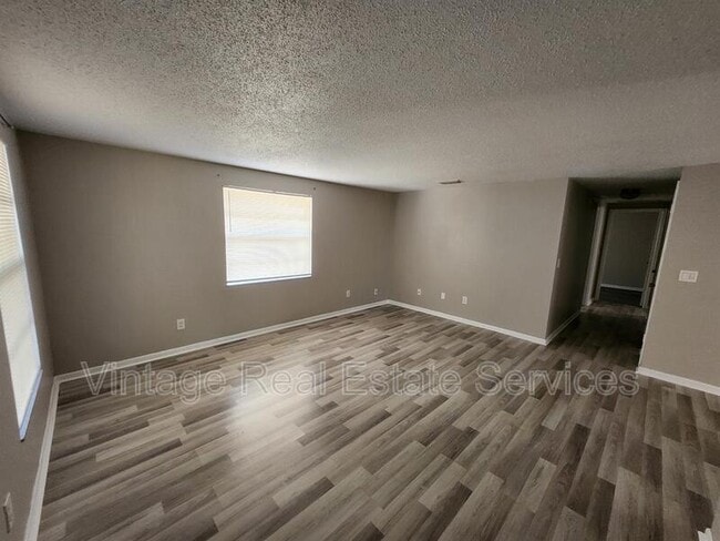 Photo - 806 Walnut Dr House