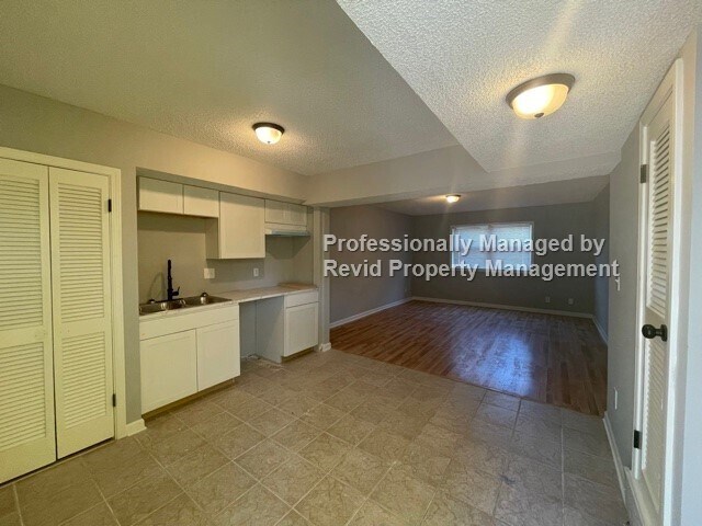 Building Photo - 38 N Idlewild St