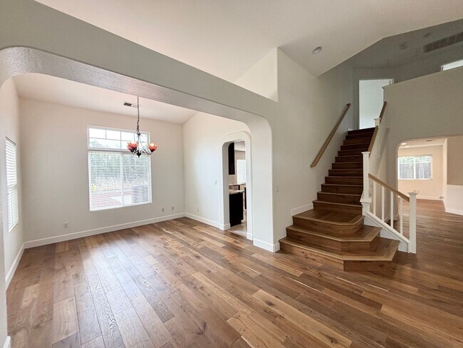 Foto del edificio - Stunning Four Bedroom Three Bathroom Home in Folsom