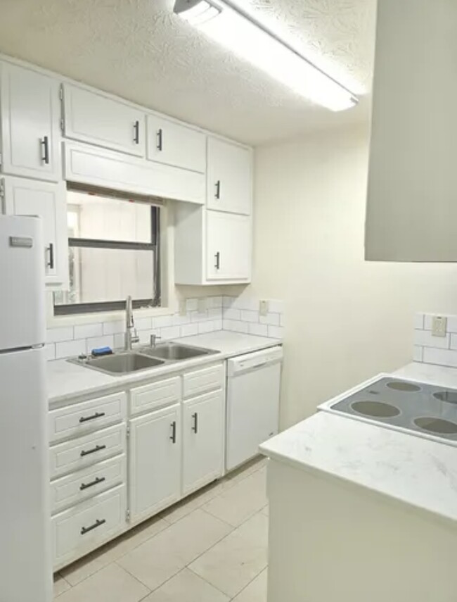 Building Photo - 113 Ridgeview Ct