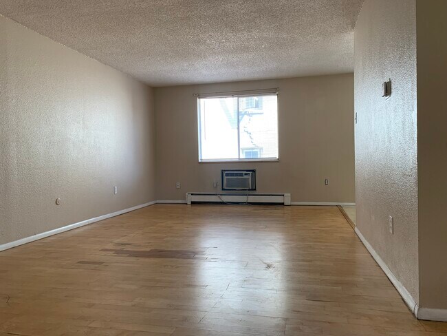Foto del edificio - 1148 N Washington St