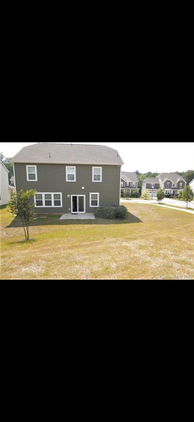 Foto del edificio - 136 Yellowbell Rd