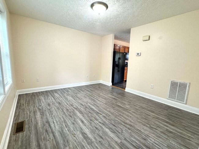 Building Photo - Additional units available with different ...
