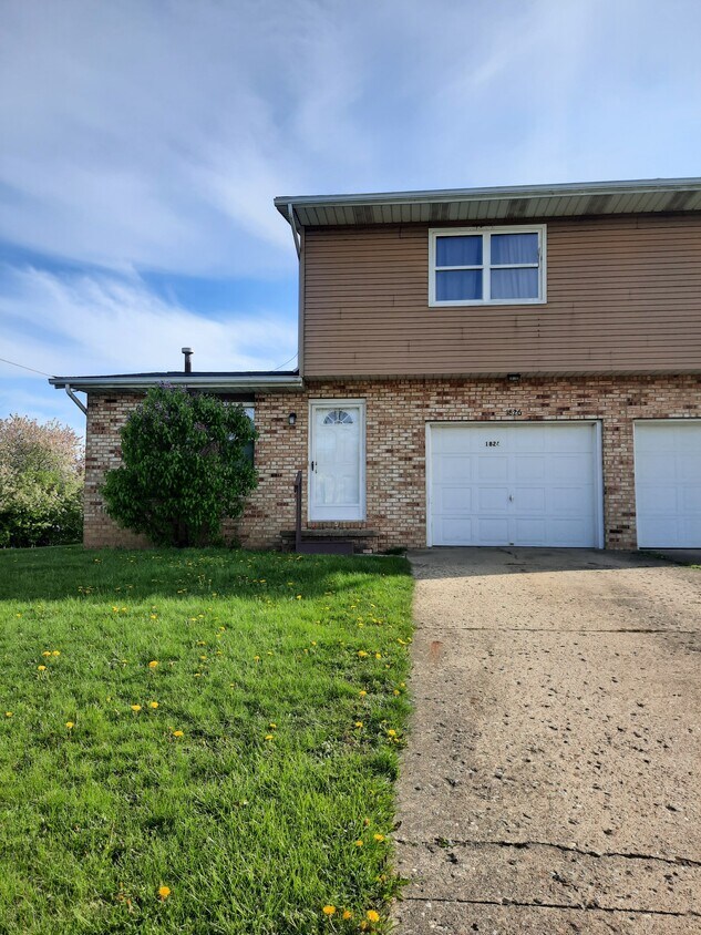 Primary Photo - 1826 Lakeview Dr