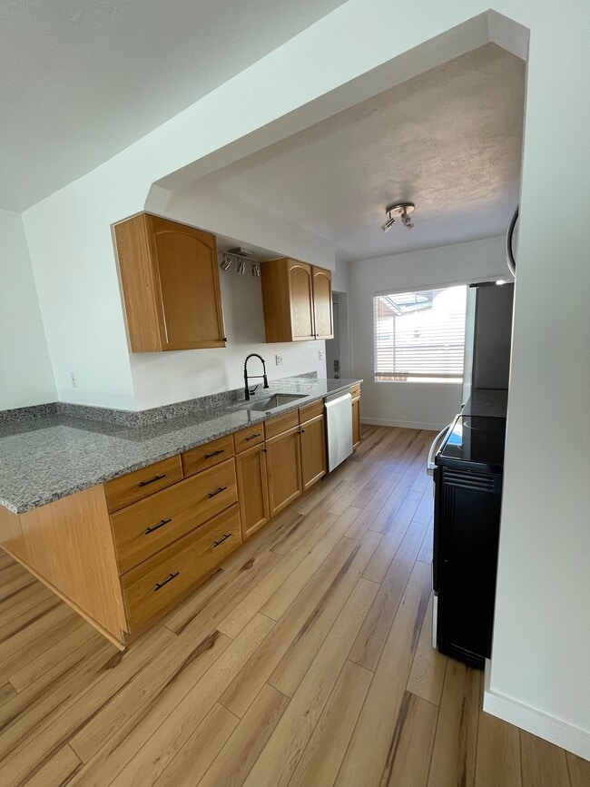 Kitchen - 1581 E Downington Ave