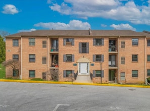 Building Photo - 3005 Valley Dr