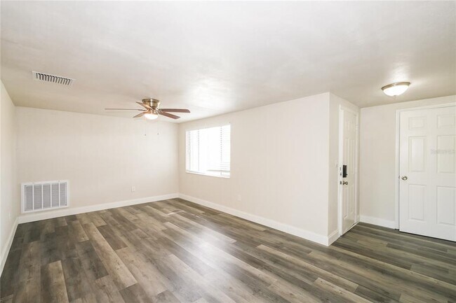 Foto del edificio - 3626 Bluebell Ln