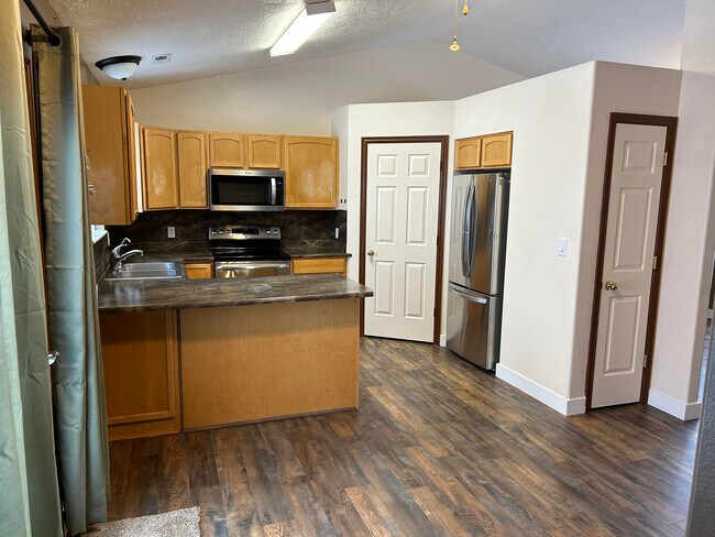 Building Photo - 2991 E 1610 S