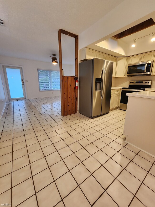 Foto del edificio - 2 br, 1 bath Duplex - 7510 Northwest 44th ...