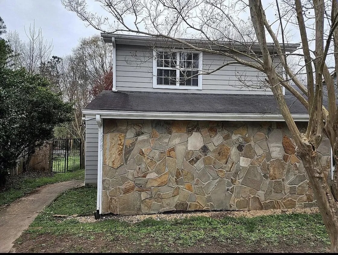 Photo - 5625 N Lake Dr (Morrow, GA)