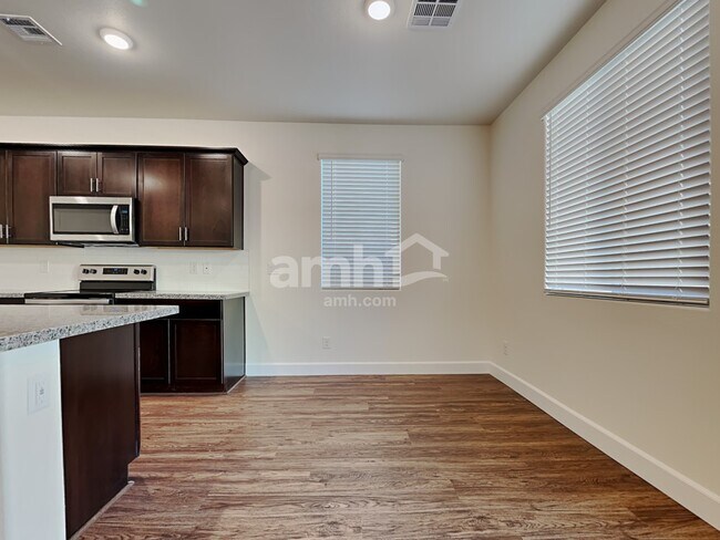 Building Photo - 300 Palazza Reserve Pl