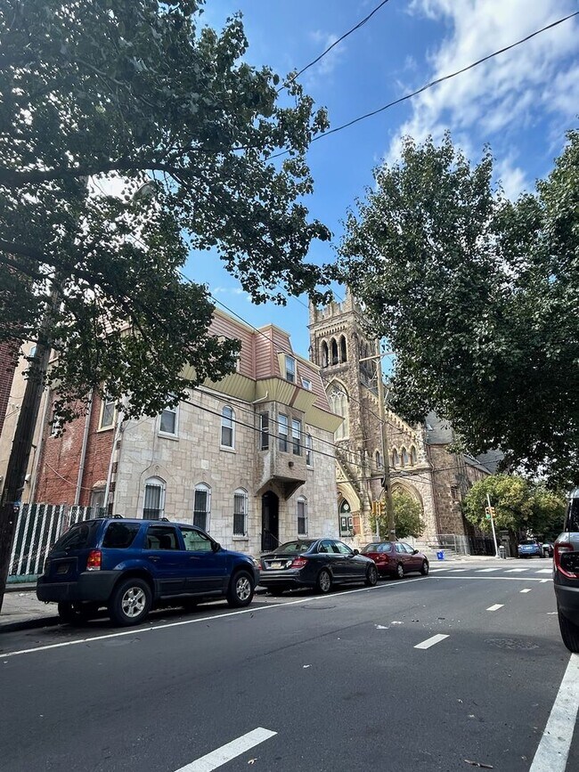 Foto del edificio - 3800 Spring Garden St.