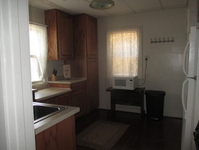 Building Photo - 611 Hubbard St