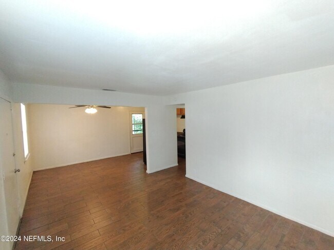 Building Photo - 4838 W Virginia Ave