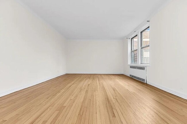 Foto del edificio - 2 bedroom in KEW GARDENS NY 11415