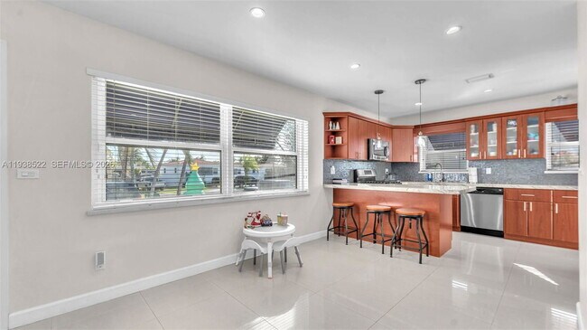 Foto del edificio - Southwest 27th Street, Miami, FL 33155 - 3 BR 1 BA single-family home
