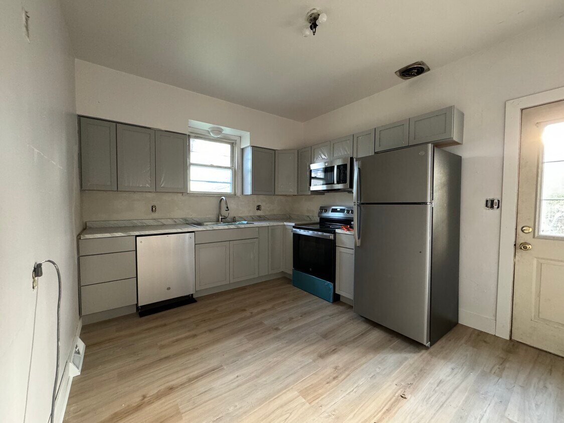Primary Photo - 515 N Broadway