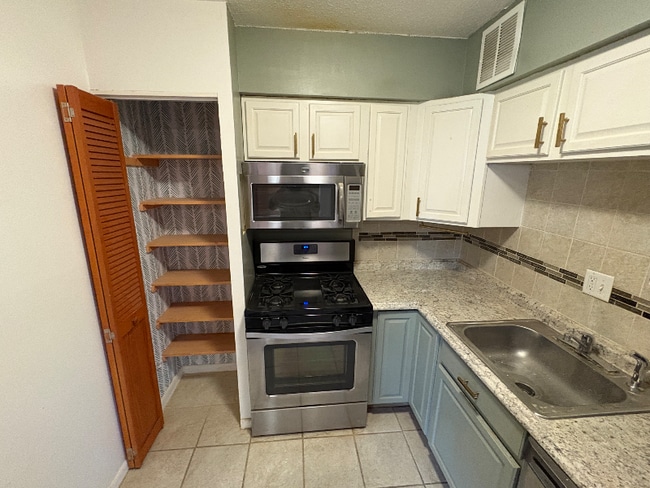 Building Photo - 4410 Oglethorpe St