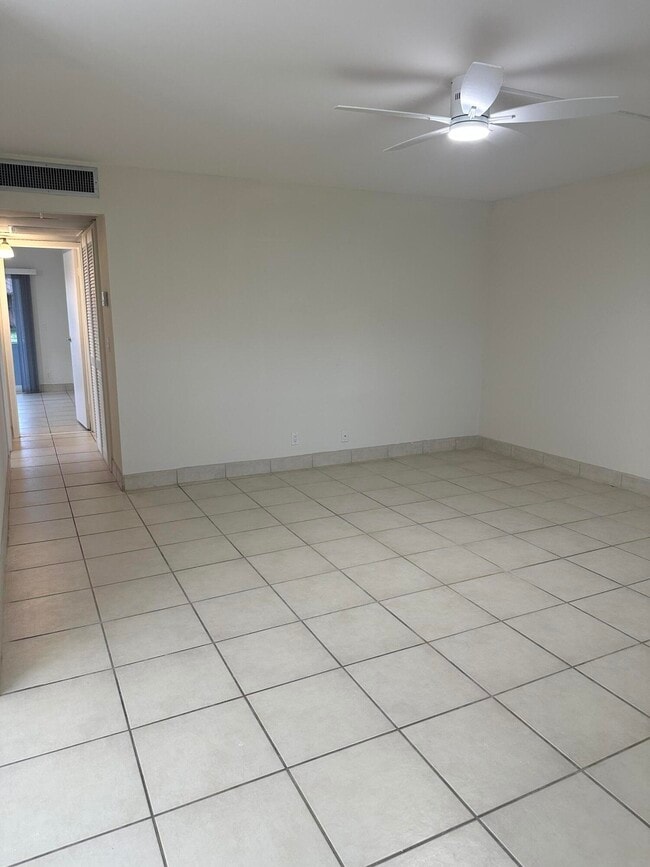 Foto del edificio - 344 Brittany Ave