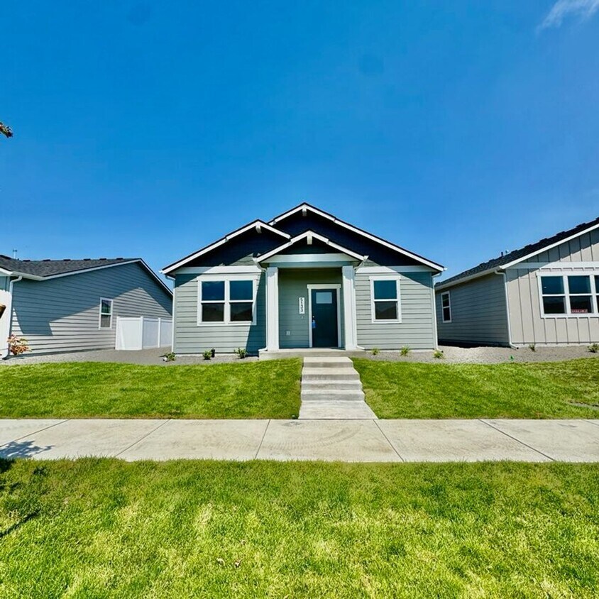 Foto principal - Brand New Built Home move in ready!