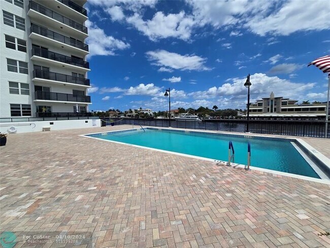 Foto del edificio - 5100 Dupont Blvd