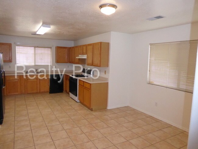 Building Photo - 11320 Campo del Oso Ave NE