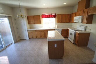 Building Photo - 5511 Gold Poppy Way