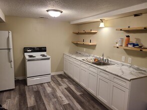 Building Photo - 1804 Southlawn Dr