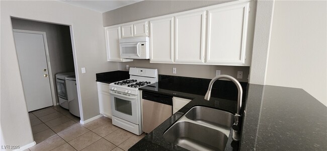 Building Photo - 190 Renville Ct