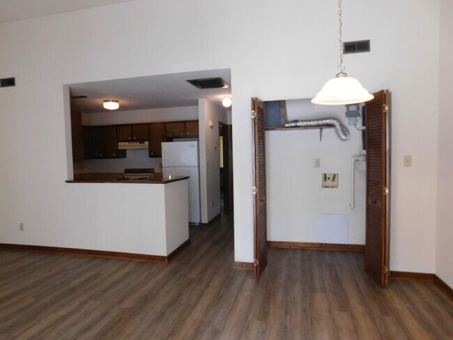 Building Photo - 1534 College Way