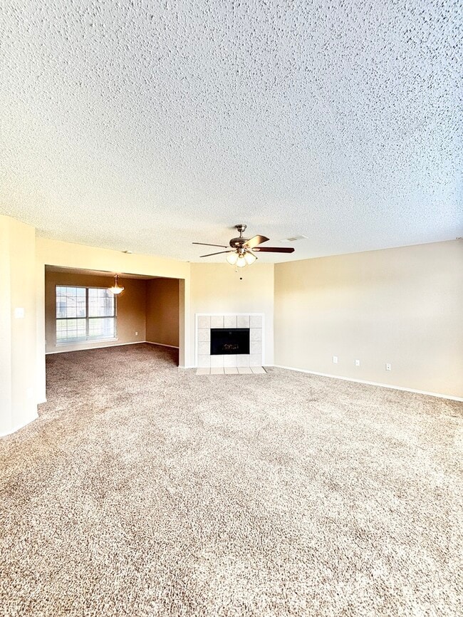 Building Photo - 319 Tioga Dr