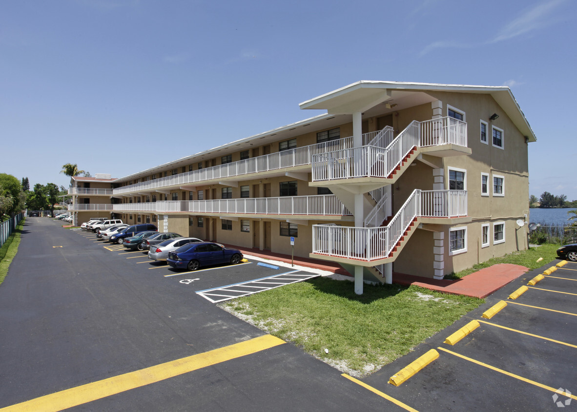 Primary Photo - Silverado Apartments