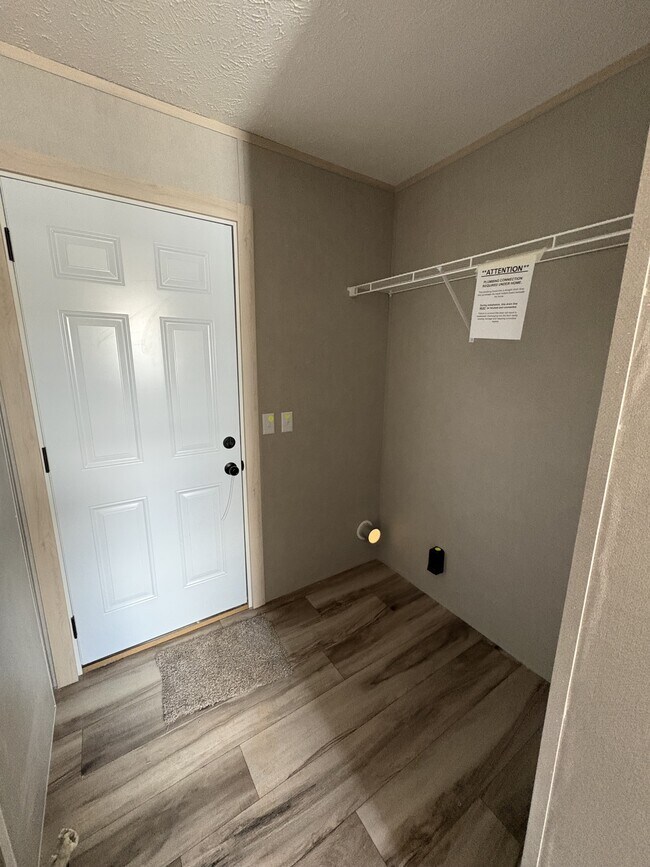 Foto del edificio - 507 Mercedes St