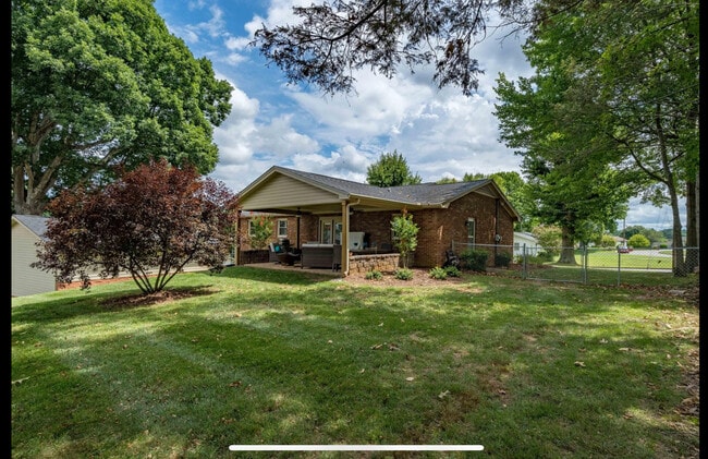 Foto del edificio - 2211 Kipping St