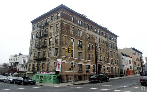 Foto principal - 948 E 179th St