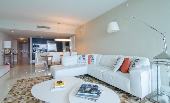 Building Photo - 17001 Collins Ave