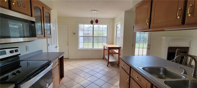 Foto del edificio - 8202 Woodstone Dr