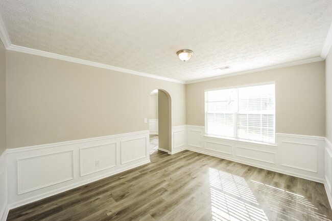 Building Photo - 1365 Camelia St