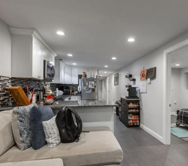 Foto del edificio - 2651 W Armitage Ave