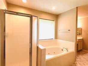 Building Photo - 1404 Helmsley Dr