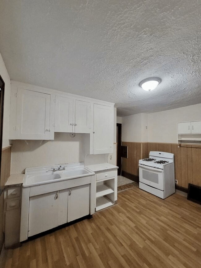 Foto del edificio - 98 E Mapledale Ave