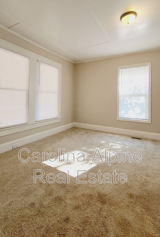 Building Photo - 208 Chestnut St