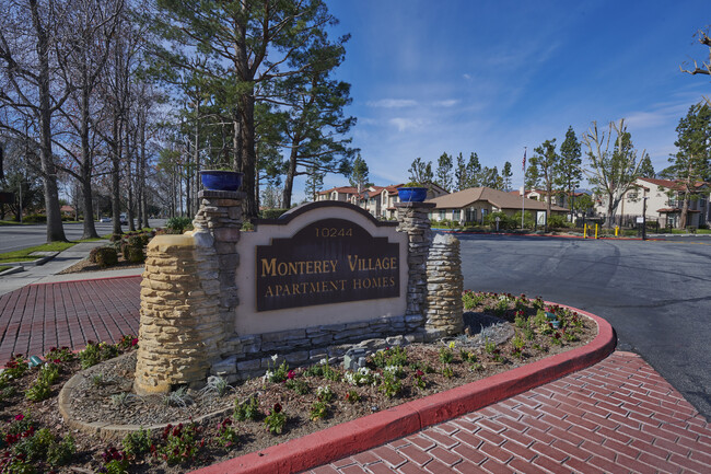 Entrada - Monterey Village