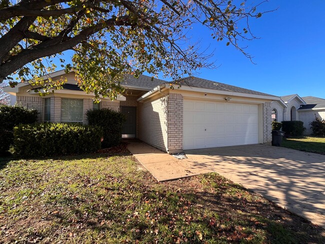 Building Photo - 3 Bed, 2 Bath Home in Fort Worth