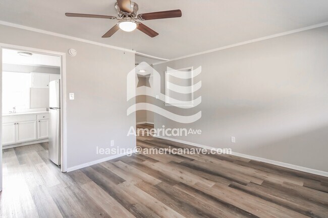 Foto del edificio - 4202 Snellings Dr